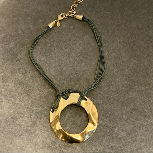 CHICO’S Green gold rhinestone necklace and bracelet set 🔥 - Picture 3 of 10